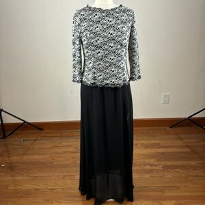 Alex Evenings dress. Lace and chiffon gown. Women’s size 10